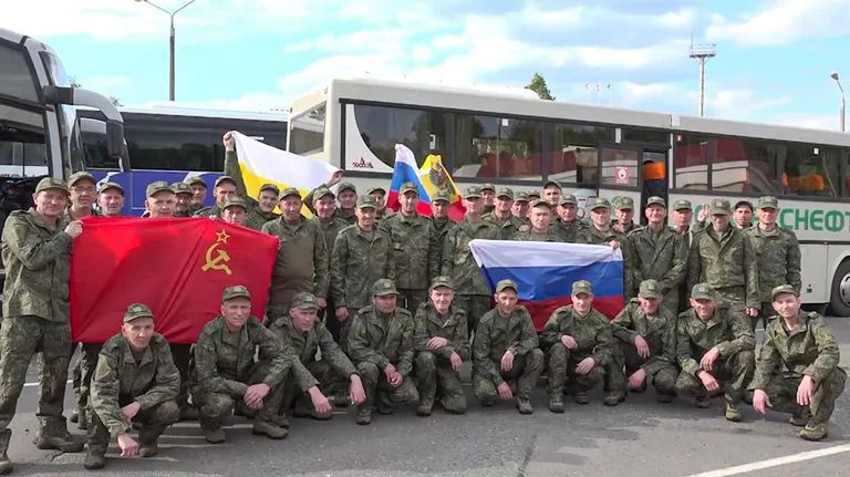 Минобороны сообщило о возвращении еще 303 наших военнослужащих с территорий, которые сейчас контролируются киевским режимом Минобороны сообщило о возвращении еще 303 наших военнослужащих с территорий, которые сейчас контролируются киевским режимом
