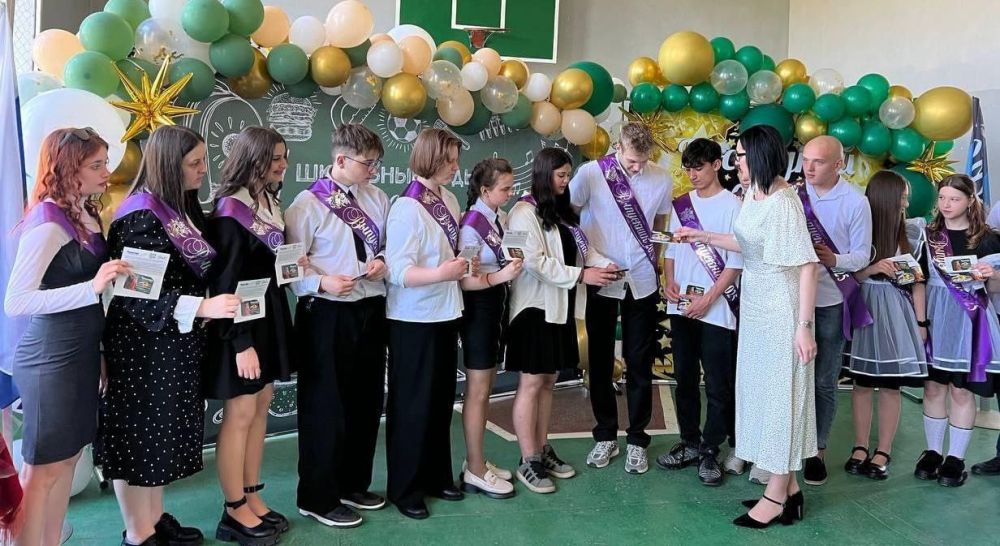 Николай Михайлов: Забайкалье поздравило выпускников 19 школ Старобешевского округа с окончанием учебного года Николай Михайлов: Забайкалье поздравило выпускников 19 школ Старобешевского округа с окончанием учебного года