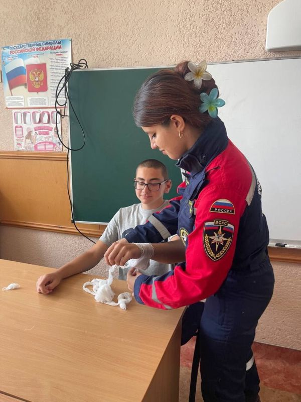 Юные спасатели Донбасса осваивают жизненно важные навыки Юные спасатели Донбасса осваивают жизненно важные навыки