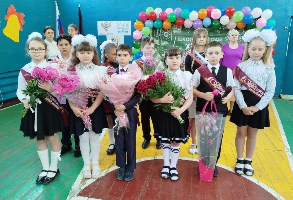 Последний звонок в Новоазовском округе Последний звонок в Новоазовском округе