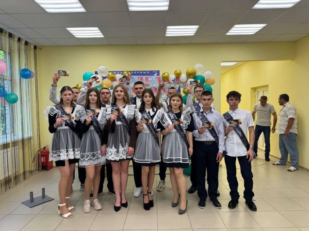 Николай Михайлов: Забайкалье поздравило выпускников 19 школ Старобешевского округа с окончанием учебного года Николай Михайлов: Забайкалье поздравило выпускников 19 школ Старобешевского округа с окончанием учебного года