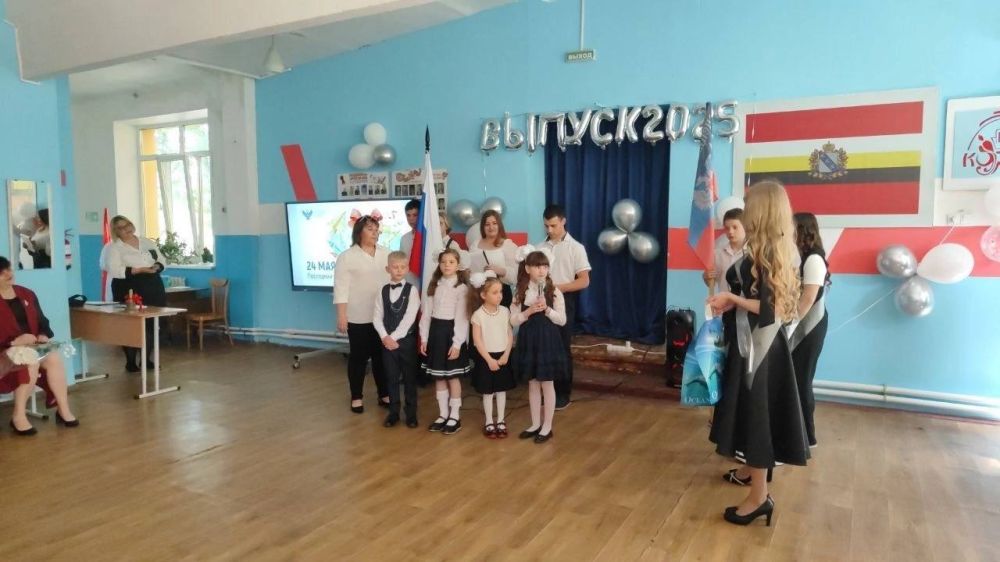 В ГБОУ «Приазовская школа» прозвенел Последний звонок для наших замечательных выпускников В ГБОУ «Приазовская школа» прозвенел Последний звонок для наших замечательных выпускников