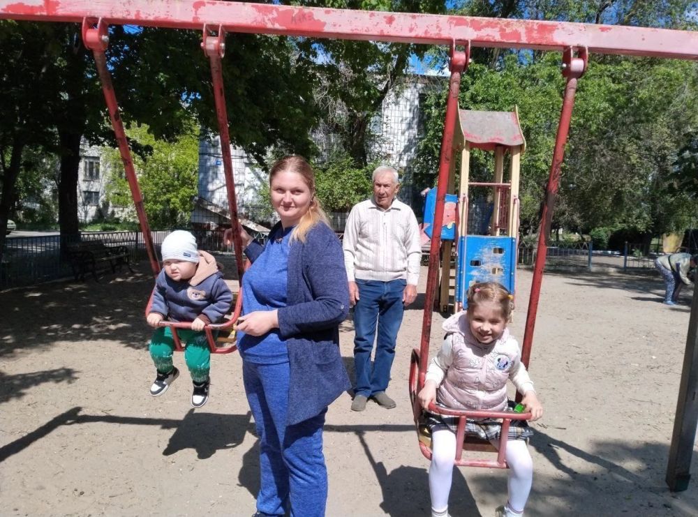 При содействии партийного проекта «Крепкая семья», в Демьяновской сельской библиотеке прошли библиотечные посиделки «Всей семьёй в библиотеку» При содействии партийного проекта «Крепкая семья», в Демьяновской сельской библиотеке прошли библиотечные посиделки «Всей семьёй в библиотеку»