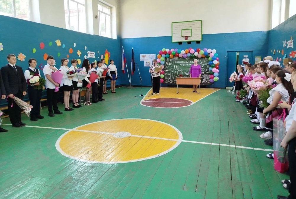 Последний звонок в Новоазовском округе Последний звонок в Новоазовском округе