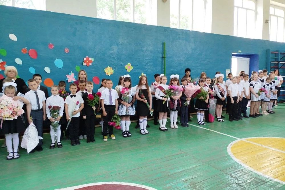 Последний звонок в Новоазовском округе Последний звонок в Новоазовском округе
