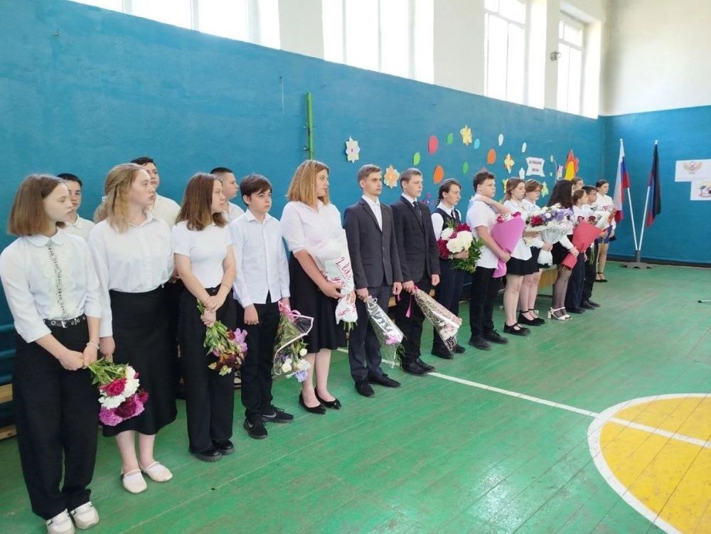 Последний звонок в Новоазовском округе Последний звонок в Новоазовском округе