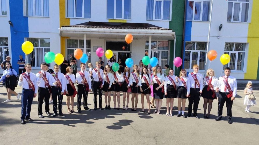 ПОСЛЕДНИЙ ЗВОНОК. 24 мая в ГБОУ «Мангушская школа №1» прошла торжественная линейка «Последний звонок» ПОСЛЕДНИЙ ЗВОНОК. 24 мая в ГБОУ «Мангушская школа №1» прошла торжественная линейка «Последний звонок»