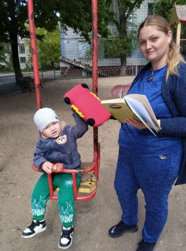 При содействии партийного проекта «Крепкая семья», в Демьяновской сельской библиотеке прошли библиотечные посиделки «Всей семьёй в библиотеку» При содействии партийного проекта «Крепкая семья», в Демьяновской сельской библиотеке прошли библиотечные посиделки «Всей семьёй в библиотеку»