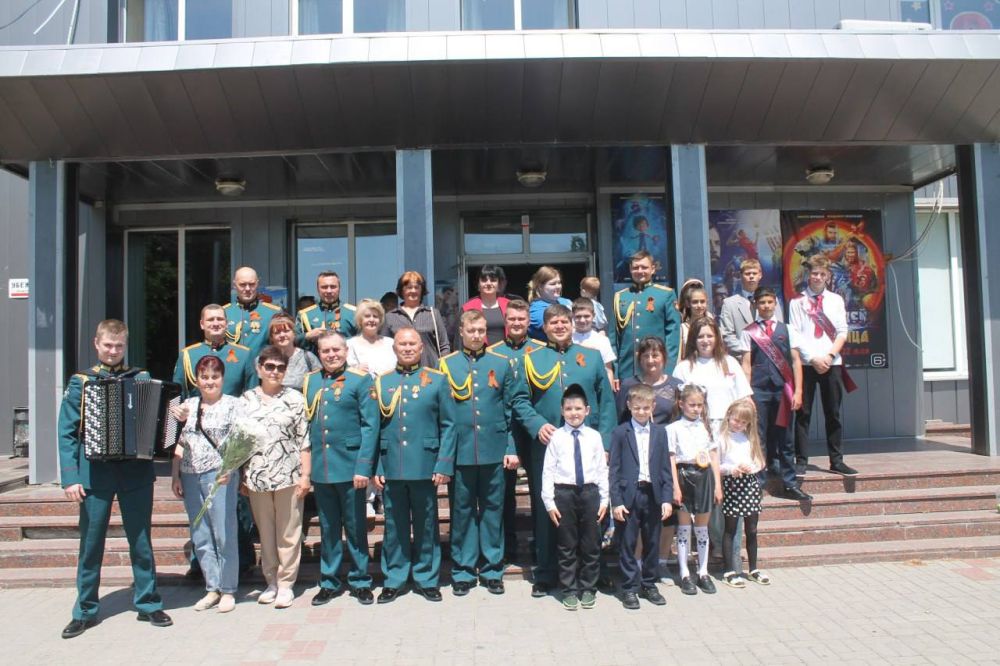 И снова у нас в гостях солисты ансамбля инженерных войск Вооружённых Сил Российской Федерации И снова у нас в гостях солисты ансамбля инженерных войск Вооружённых Сил Российской Федерации