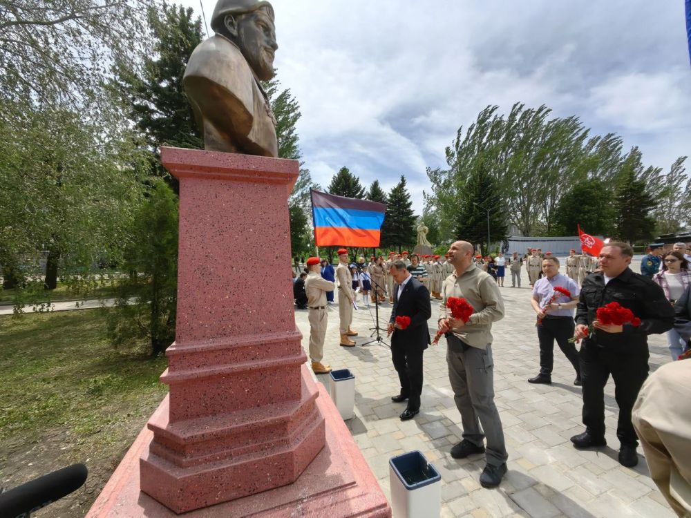 Дорогие жители Ясиноватой и все, кому дорога память о героях! Дорогие жители Ясиноватой и все, кому дорога память о героях!