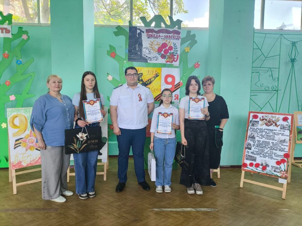 В Снежном чествовали победителей конкурса творческих работ В Снежном чествовали победителей конкурса творческих работ