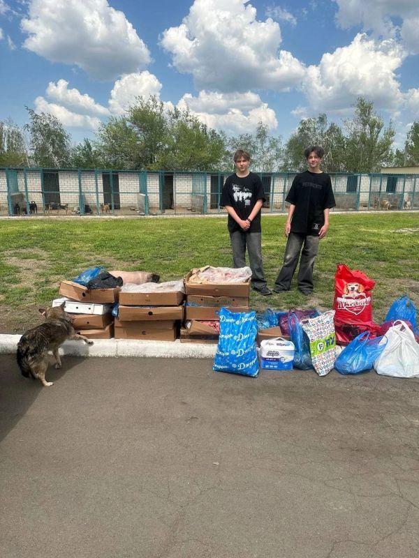 В рамках партийного проекта «Защита животного мира» Всероссийской политической партии "Единая Россия" активисты первичного отделения 294 вновь поддержали традиционную акцию взаимопомощи приюту «Пиф», собрав 16 800 рублей!... В рамках партийного проекта «Защита животного мира» Всероссийской политической партии "Единая Россия" активисты первичного отделения 294 вновь поддержали традиционную акцию взаимопомощи приюту «Пиф», собрав 16 800 рублей!...