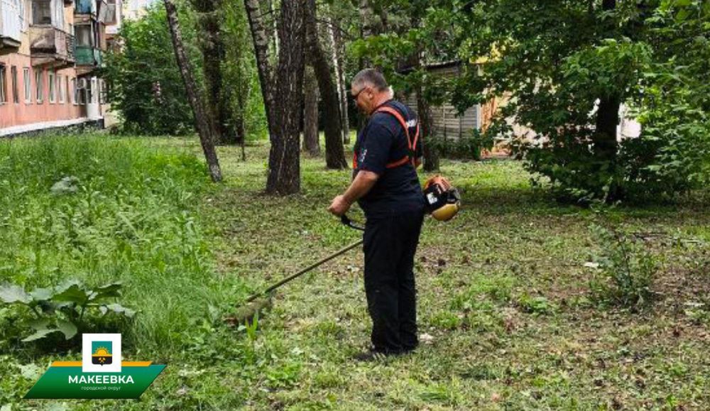 Сотрудниками МУП АГМ «Перспектива» выполнены работы: по сбору летучего мусора и очистке урн, по уборке тротуаров и дорог, по ул. Московской, Плеханова, Чубаря, Свободы, Ермощенко, Победы, Ленина, Малиновского, Богдана... Сотрудниками МУП АГМ «Перспектива» выполнены работы: по сбору летучего мусора и очистке урн, по уборке тротуаров и дорог, по ул. Московской, Плеханова, Чубаря, Свободы, Ермощенко, Победы, Ленина, Малиновского, Богдана...