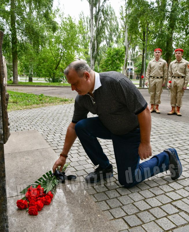 Алексей Кулемзин: 11 лет назад Донецк впервые подвергся обстрелам укрофашистов, разделив жизнь на “до” и “после” Алексей Кулемзин: 11 лет назад Донецк впервые подвергся обстрелам укрофашистов, разделив жизнь на “до” и “после”