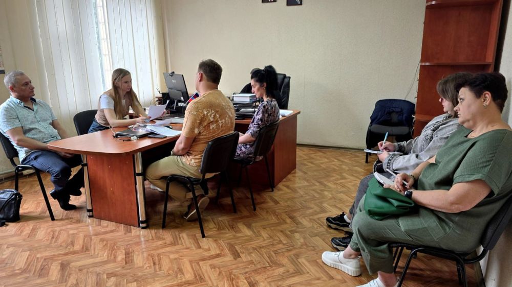 Иван Адамец: Заместитель руководителя Управы Куйбышевского внутригородского района Администрации городского округа Донецк Алексей Шлапак провел рабочее совещание с директорами Дворцов культуры района связанное с подготовкой... Иван Адамец: Заместитель руководителя Управы Куйбышевского внутригородского района Администрации городского округа Донецк Алексей Шлапак провел рабочее совещание с директорами Дворцов культуры района связанное с подготовкой...