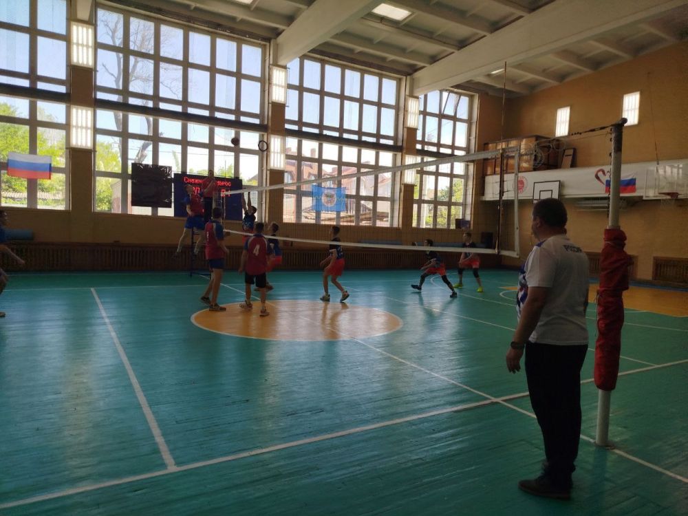 Юные волейболисты Снежного поучаствовали в турнире «Кубок Победы» Юные волейболисты Снежного поучаствовали в турнире «Кубок Победы»