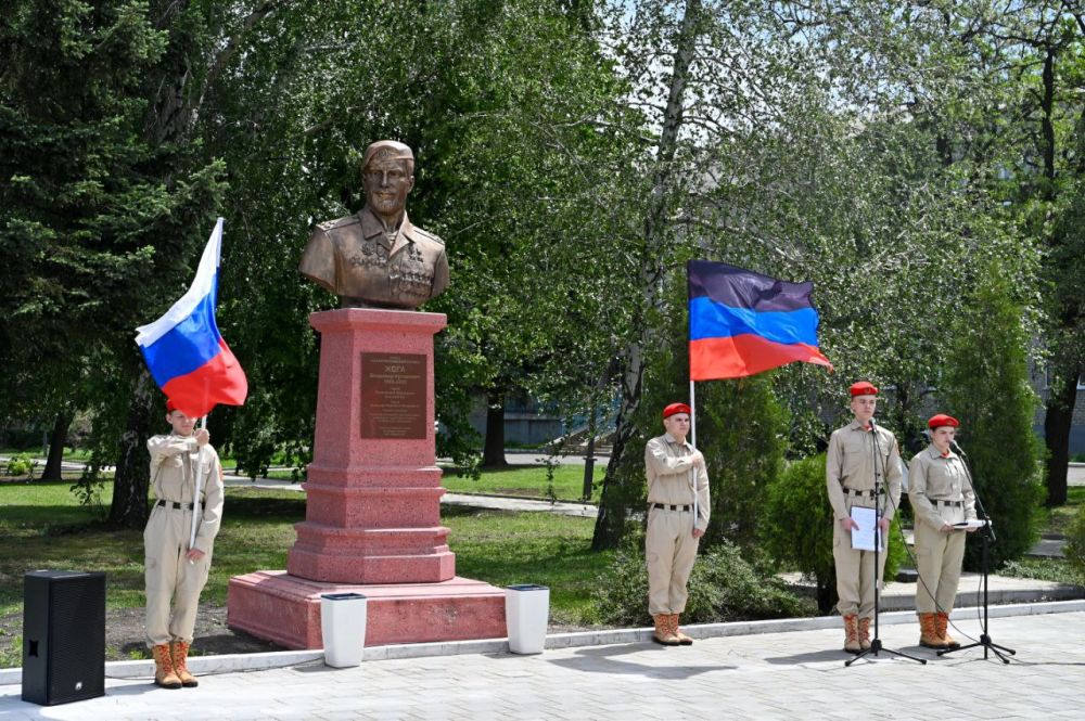 В Ясиноватой состоялось открытие памятника Герою Донецкой Народной Республики, командиру отдельного гвардейского разведывательного батальона «Спарта» Владимиру Артемовичу Жоге В Ясиноватой состоялось открытие памятника Герою Донецкой Народной Республики, командиру отдельного гвардейского разведывательного батальона «Спарта» Владимиру Артемовичу Жоге
