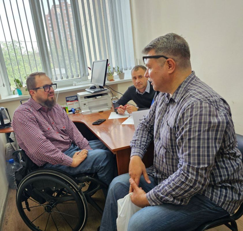 Прием члена Комитета Народного Совета по труду, занятости, социальной политике и делам ветеранов, депутата Народного Совета ДНР Ярослава Лисобея Прием члена Комитета Народного Совета по труду, занятости, социальной политике и делам ветеранов, депутата Народного Совета ДНР Ярослава Лисобея