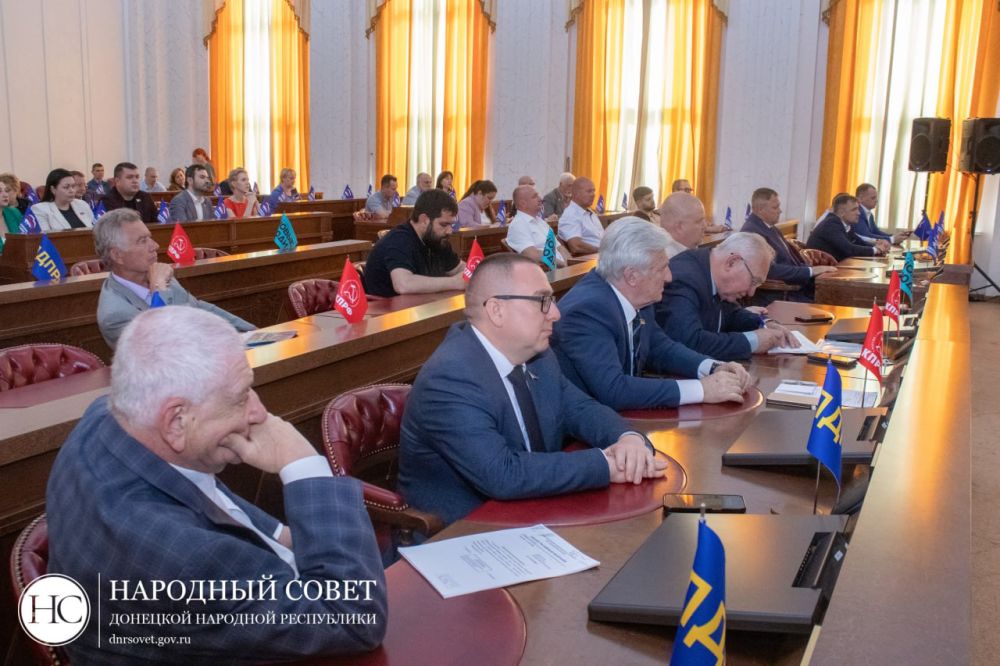 Сенатор Российской Федерации – представитель от законодательного (представительного) органа государственной власти Донецкой Народной Республики Александр Волошин выступил в Народном Совете с отчетом о деятельности за 2024 год Сенатор Российской Федерации – представитель от законодательного (представительного) органа государственной власти Донецкой Народной Республики Александр Волошин выступил в Народном Совете с отчетом о деятельности за 2024 год