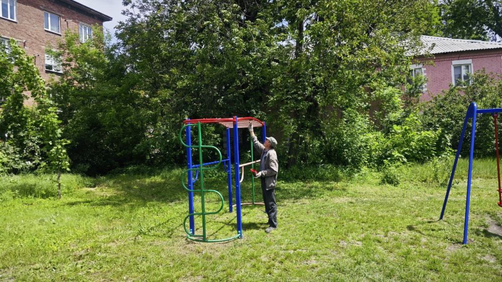В Кировском внутригородском районе продолжаются работы по благоустройству В Кировском внутригородском районе продолжаются работы по благоустройству
