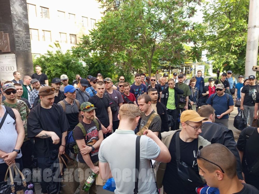 “Большое путешествие – Юг” началось: 80 демобилизованных военнослужащих отправились в Крым “Большое путешествие – Юг” началось: 80 демобилизованных военнослужащих отправились в Крым