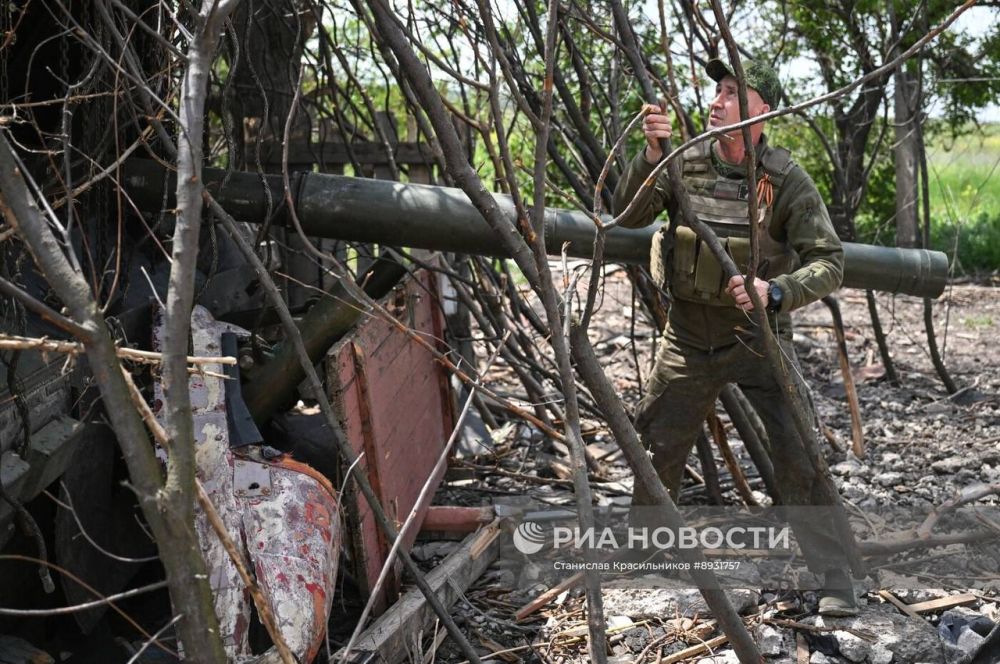 Боевая работа танка Т-80БВМ группировки войск «Центр» с закрытых огневых позиций на Покровском (Красноармейском) направлении Боевая работа танка Т-80БВМ группировки войск «Центр» с закрытых огневых позиций на Покровском (Красноармейском) направлении