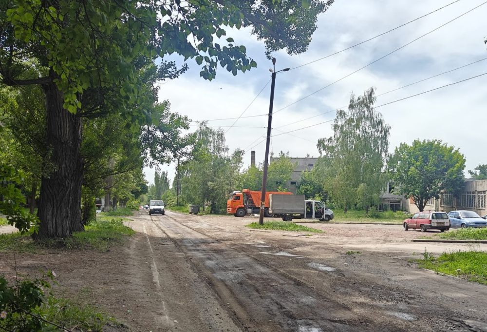 Дорожные работы в Снежном продолжаются Дорожные работы в Снежном продолжаются