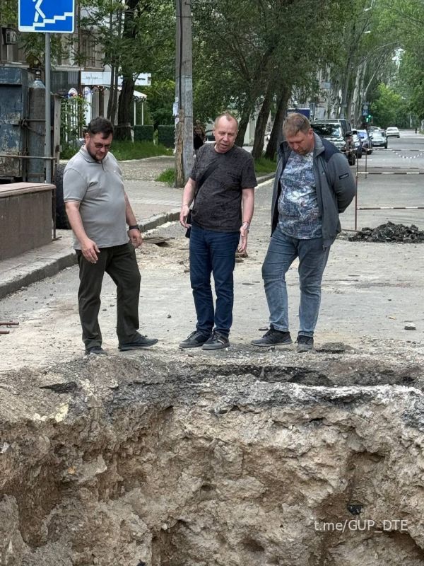 АЛЕКСЕЙ ВАРЫПАЕВ ПРОИНСПЕКТИРОВАЛ ХОД ЗАВЕРШЕНИЯ РАБОТ ПО ЗАМЕНЕ УЧАСТКА ТРУБОПРОВОДА ПО ПР.ГУРОВА В ДОНЕЦКЕ АЛЕКСЕЙ ВАРЫПАЕВ ПРОИНСПЕКТИРОВАЛ ХОД ЗАВЕРШЕНИЯ РАБОТ ПО ЗАМЕНЕ УЧАСТКА ТРУБОПРОВОДА ПО ПР.ГУРОВА В ДОНЕЦКЕ