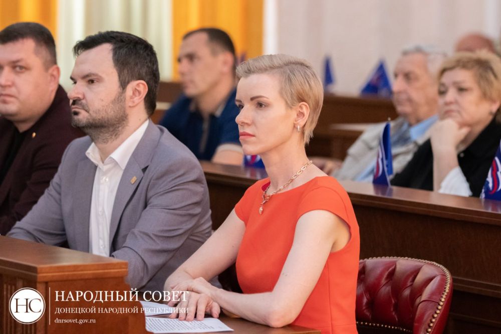 Сенатор Российской Федерации – представитель от законодательного (представительного) органа государственной власти Донецкой Народной Республики Александр Волошин выступил в Народном Совете с отчетом о деятельности за 2024 год Сенатор Российской Федерации – представитель от законодательного (представительного) органа государственной власти Донецкой Народной Республики Александр Волошин выступил в Народном Совете с отчетом о деятельности за 2024 год