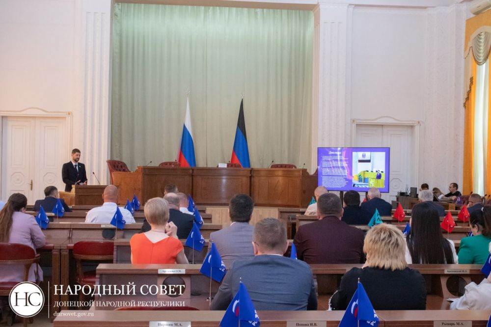 Сенатор Российской Федерации – представитель от законодательного (представительного) органа государственной власти Донецкой Народной Республики Александр Волошин выступил в Народном Совете с отчетом о деятельности за 2024 год Сенатор Российской Федерации – представитель от законодательного (представительного) органа государственной власти Донецкой Народной Республики Александр Волошин выступил в Народном Совете с отчетом о деятельности за 2024 год