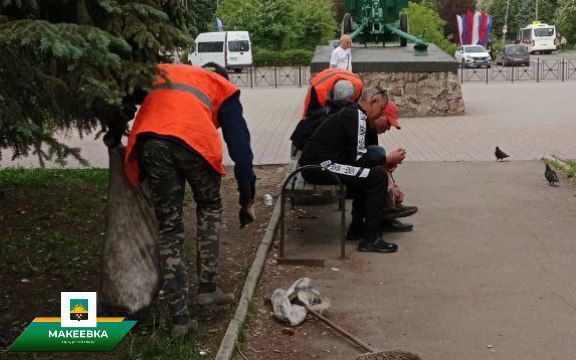 Сотрудниками МУП АГМ «Перспектива» выполнены работы: по сбору летучего мусора и очистке урн, по уборке тротуаров и дорог, по ул. Московской, Плеханова, Чубаря, Свободы, Ермощенко, Победы, Ленина, Малиновского, Богдана... Сотрудниками МУП АГМ «Перспектива» выполнены работы: по сбору летучего мусора и очистке урн, по уборке тротуаров и дорог, по ул. Московской, Плеханова, Чубаря, Свободы, Ермощенко, Победы, Ленина, Малиновского, Богдана...