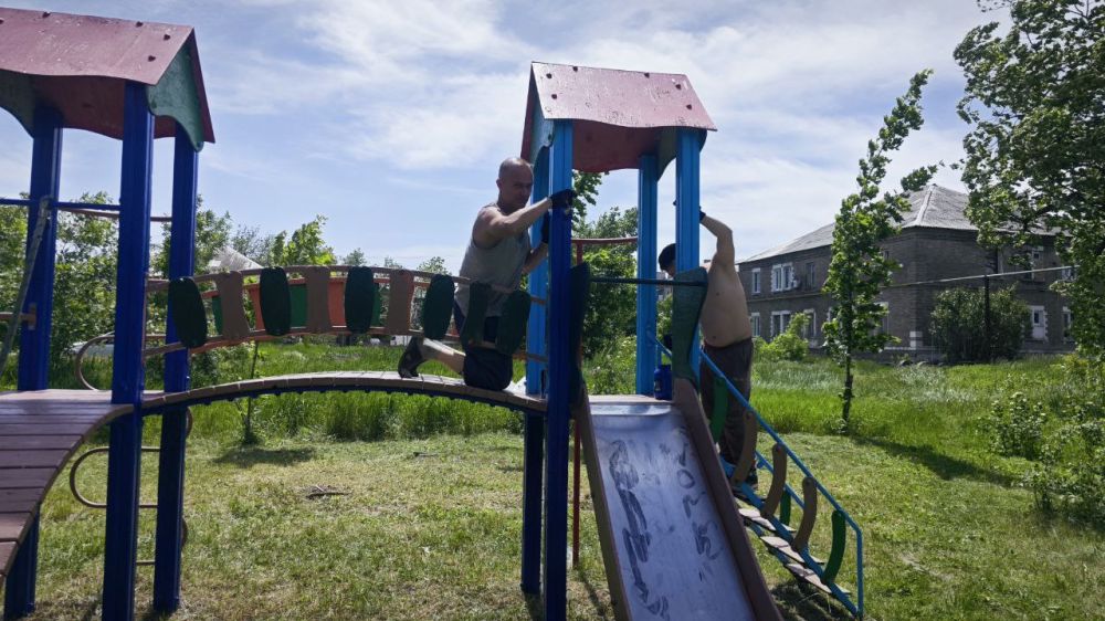 В Кировском внутригородском районе продолжаются работы по благоустройству В Кировском внутригородском районе продолжаются работы по благоустройству