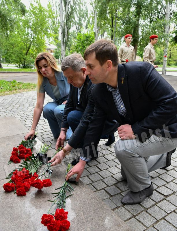 Алексей Кулемзин: 11 лет назад Донецк впервые подвергся обстрелам укрофашистов, разделив жизнь на “до” и “после” Алексей Кулемзин: 11 лет назад Донецк впервые подвергся обстрелам укрофашистов, разделив жизнь на “до” и “после”