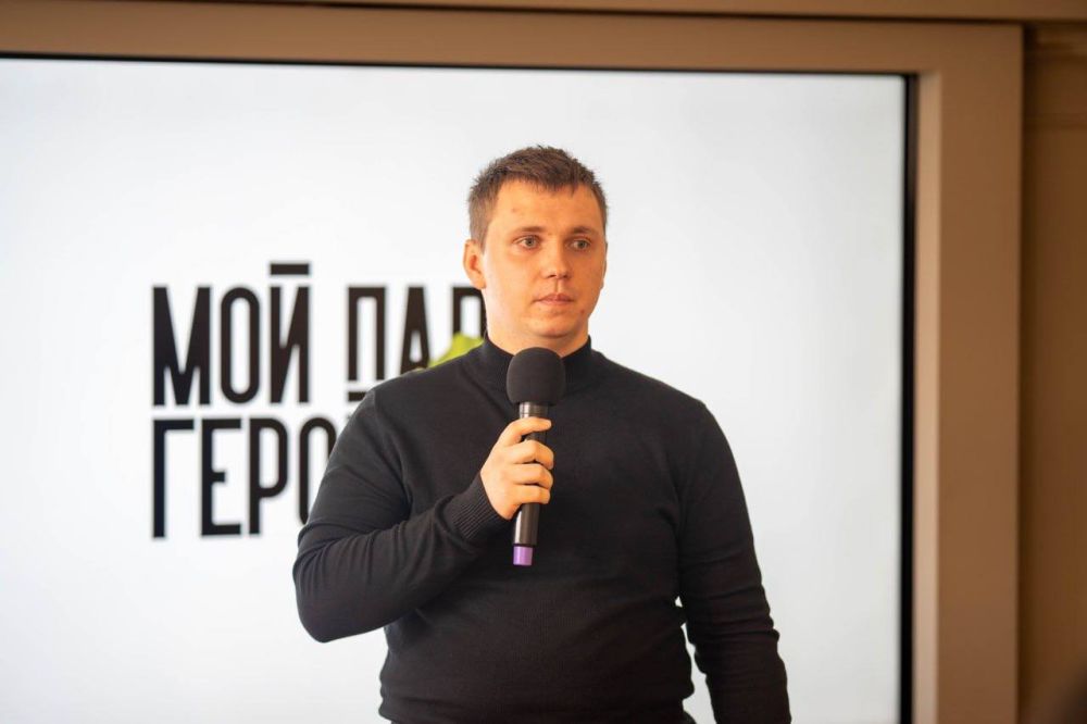 «И глаза молодых солдат С фотографий увядших глядят...» «И глаза молодых солдат С фотографий увядших глядят...»