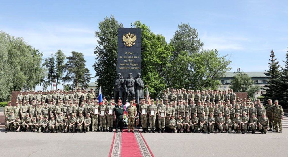 Кадеты Росгвардии осваивают военное дело на полевом сборе в дивизии имени Дзержинского Кадеты Росгвардии осваивают военное дело на полевом сборе в дивизии имени Дзержинского