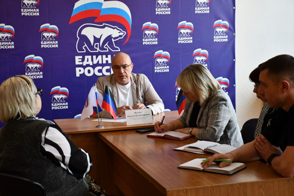 Сергей Желновач: Сегодня, в общественной приемной Всероссийской политической партии «Единая Россия» первый заместитель главы администрации городского округа Дебальцево, Максим Вельма провел прием граждан Сергей Желновач: Сегодня, в общественной приемной Всероссийской политической партии «Единая Россия» первый заместитель главы администрации городского округа Дебальцево, Максим Вельма провел прием граждан