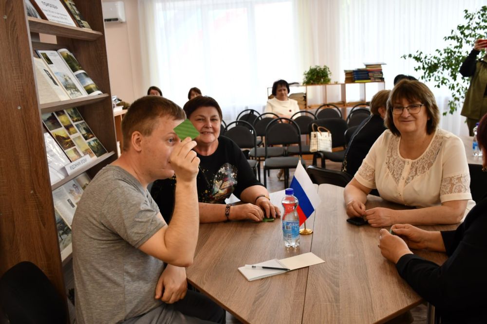 Сергей Желновач: Сегодня в Центральной городской библиотеке города Дебальцево прошло торжественное мероприятие, посвящённое дню библиотек Сергей Желновач: Сегодня в Центральной городской библиотеке города Дебальцево прошло торжественное мероприятие, посвящённое дню библиотек