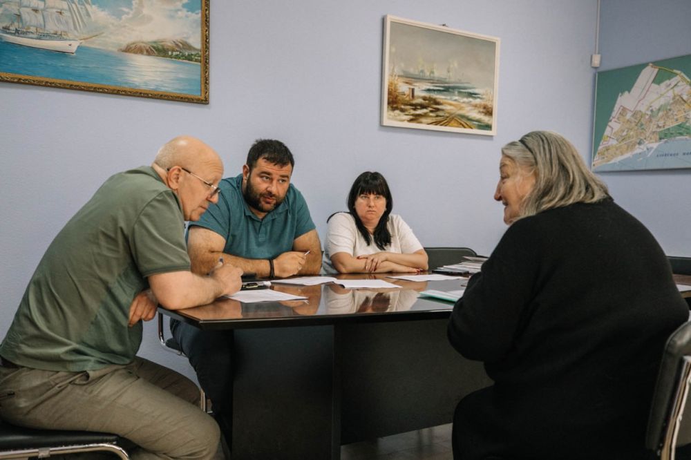 Олег Моргун: Вместе с руководителем Управы Приморского внутригородского района Олегом Хараджа ответил на жилищные вопросы граждан Олег Моргун: Вместе с руководителем Управы Приморского внутригородского района Олегом Хараджа ответил на жилищные вопросы граждан