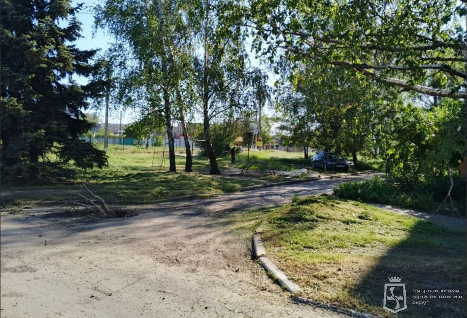 Игорь Лызов: В Амвросиевке проводятся работы по покосу травы и сорных растений Игорь Лызов: В Амвросиевке проводятся работы по покосу травы и сорных растений