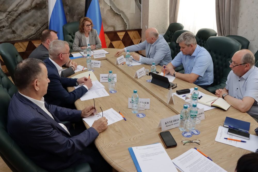 Лариса Толстыкина: Республику с рабочим визитом посетили представители Всероссийского научно-исследовательского института труда и Федеральной службы по труду и занятости Лариса Толстыкина: Республику с рабочим визитом посетили представители Всероссийского научно-исследовательского института труда и Федеральной службы по труду и занятости