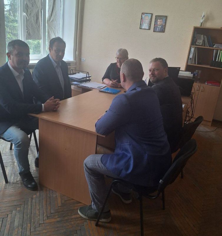 В Снежном обсудили эффективные принципы самоуправления В Снежном обсудили эффективные принципы самоуправления