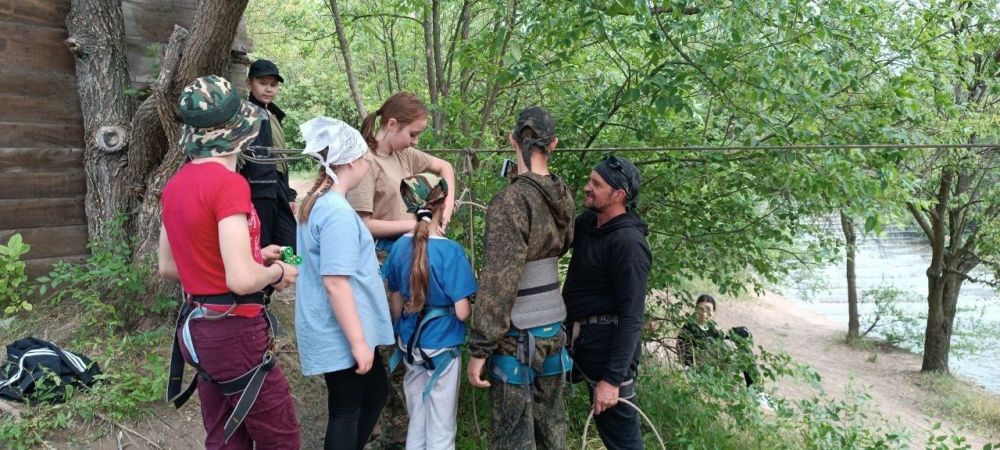 Из жизни туриста.... 27 мая, в рамках сетевого взаимодействия, туристы и педагоги Центра туризма показали мастер - класс по установке бивака, вязанию туристических узлов и спортивному туризму Из жизни туриста.... 27 мая, в рамках сетевого взаимодействия, туристы и педагоги Центра туризма показали мастер - класс по установке бивака, вязанию туристических узлов и спортивному туризму
