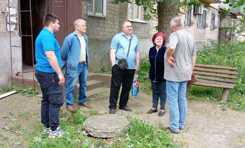 Наталья Бегуненко: В Петровском районе по проекту «УПРАВДОМ» партии «Единая Россия» организован комиссионный выезд сотрудников Управы Петровского внутригородского района Администрации городского округа Донецк по вопросу... Наталья Бегуненко: В Петровском районе по проекту «УПРАВДОМ» партии «Единая Россия» организован комиссионный выезд сотрудников Управы Петровского внутригородского района Администрации городского округа Донецк по вопросу...