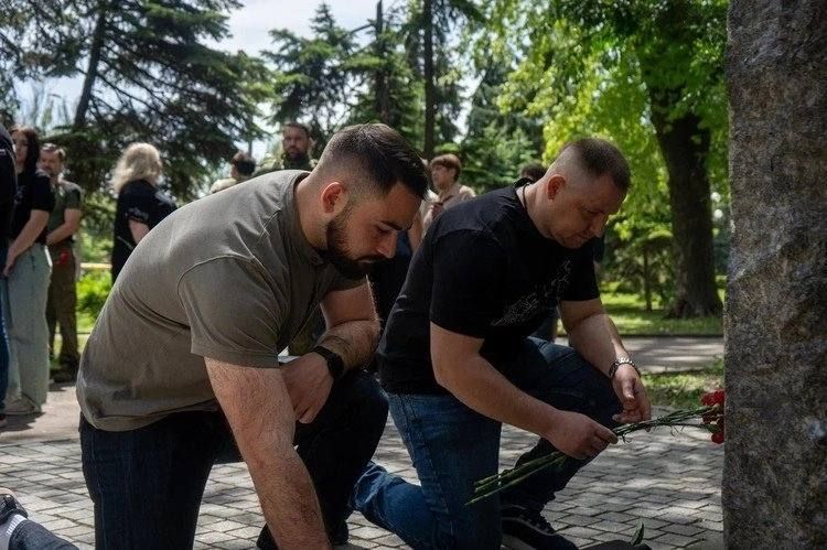 Донецкий аэропорт стал символом стойкости Донбасса: в ДНР почтили память бойцов, защищавших воздушную гавань в 2014 году Донецкий аэропорт стал символом стойкости Донбасса: в ДНР почтили память бойцов, защищавших воздушную гавань в 2014 году