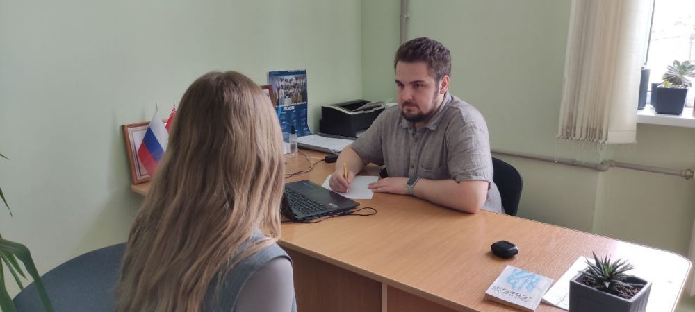 Роман Конев: В АППАРАТ ГОРЛОВСКОГО ГОРОДСКОГО СОВЕТА ДОНЕЦКОЙ НАРОДНОЙ РЕСПУБЛИКИ на постоянную работу требуется секретарь руководителя Роман Конев: В АППАРАТ ГОРЛОВСКОГО ГОРОДСКОГО СОВЕТА ДОНЕЦКОЙ НАРОДНОЙ РЕСПУБЛИКИ на постоянную работу требуется секретарь руководителя