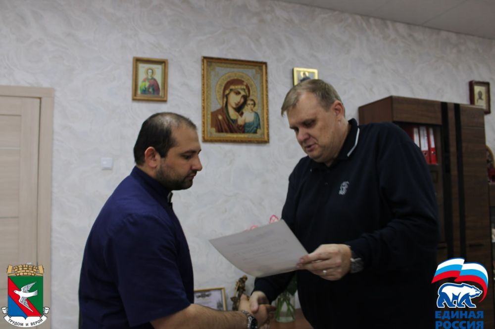 Алексей Ивахненко вручил медикам-добровольцам из Кузбасса Благодарности администрации городского округа Горловка Алексей Ивахненко вручил медикам-добровольцам из Кузбасса Благодарности администрации городского округа Горловка