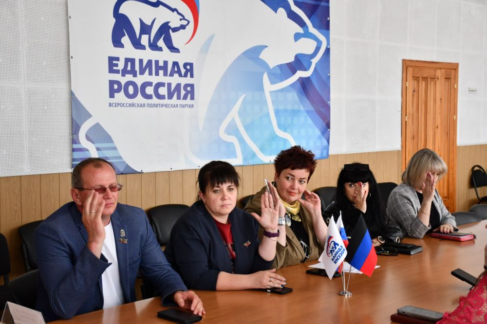 В Дебальцево состоялся политсовет местного отделения партии «Единая Россия» В Дебальцево состоялся политсовет местного отделения партии «Единая Россия»