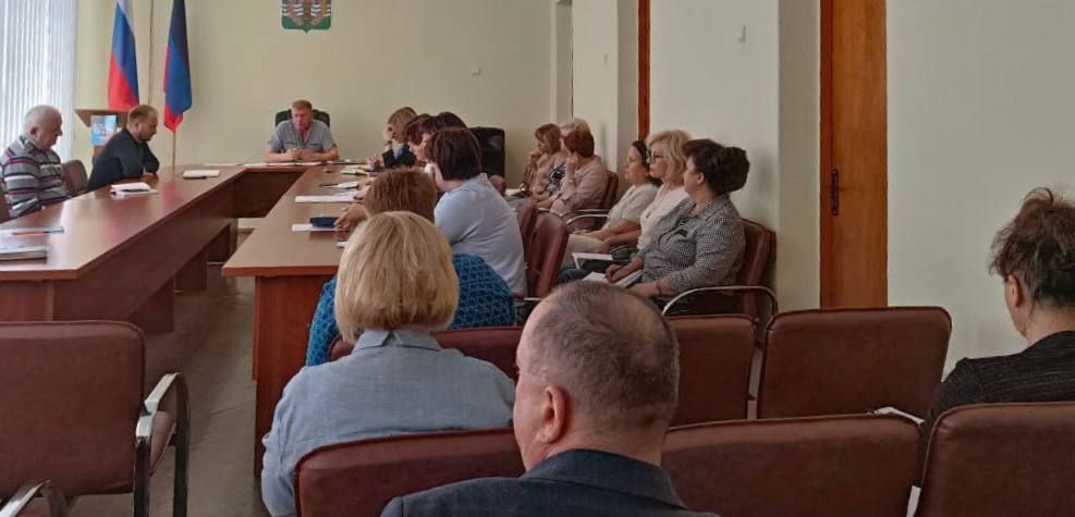 Сергей Юзвинкевич: Сегодня провёл расширенное аппаратное совещание с начальниками отделов и структурных подразделений Администрации Володарского МО, руководителями предприятий, территориальных подразделений министерств и... Сергей Юзвинкевич: Сегодня провёл расширенное аппаратное совещание с начальниками отделов и структурных подразделений Администрации Володарского МО, руководителями предприятий, территориальных подразделений министерств и...