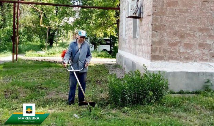 Сотрудниками МУП АГМ «Перспектива» выполнены работы: по сбору летучего мусора и очистке урн, по уборке тротуаров и дорог, по ул. Московской, Плеханова, Чубаря, Свободы, Ермощенко, Победы, Ленина, Малиновского, Репина... Сотрудниками МУП АГМ «Перспектива» выполнены работы: по сбору летучего мусора и очистке урн, по уборке тротуаров и дорог, по ул. Московской, Плеханова, Чубаря, Свободы, Ермощенко, Победы, Ленина, Малиновского, Репина...