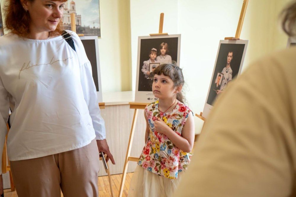 Александр Волошин: #Работа_в_Республике. Донбасс: память, передающая силу Вчера в Донецке принял участие в открытии выставки проекта Русского Центра «Мой папа — Герой», совместно с его руководителем Еленой Евсеевой Александр Волошин: #Работа_в_Республике. Донбасс: память, передающая силу Вчера в Донецке принял участие в открытии выставки проекта Русского Центра «Мой папа — Герой», совместно с его руководителем Еленой Евсеевой